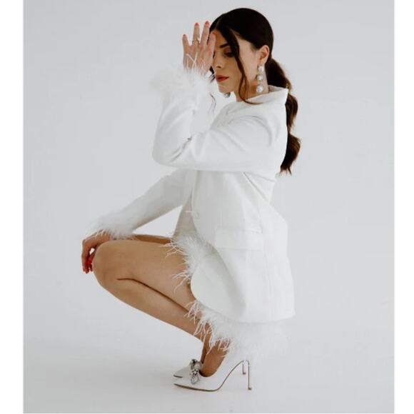 AMAZING MAE Feather Cuff Blazer - Picture 5 of 9